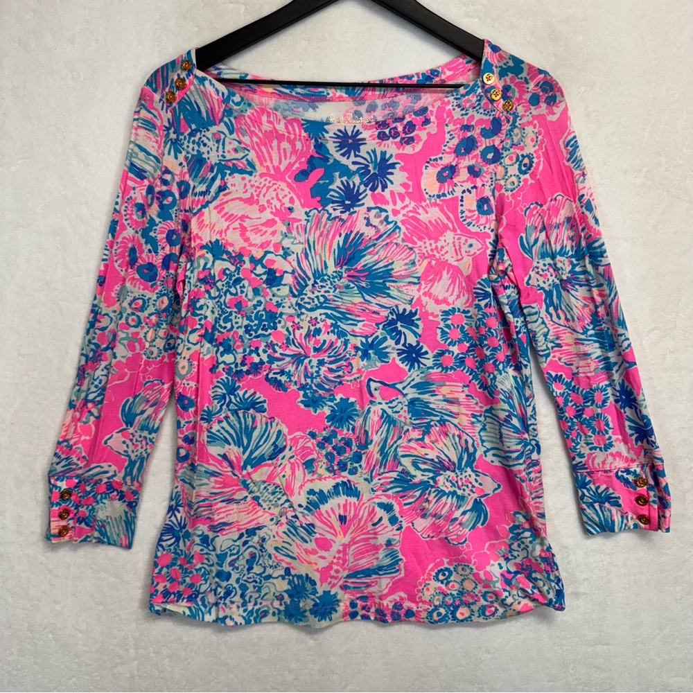Lilly Pulitzer Medium Alinda Top Blue Pink Fish Coral Gold Buttons 3/4 Sleeves